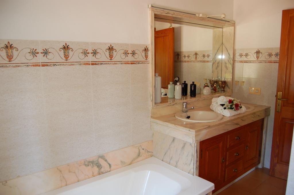 Private Villas Puerto Pollensa For Family Groups, Private Mountain Ideal For Runners, Trailers, Hikers, It Is Approximately 3 Minute Walk From The Beach Port de Pollença Quarto foto